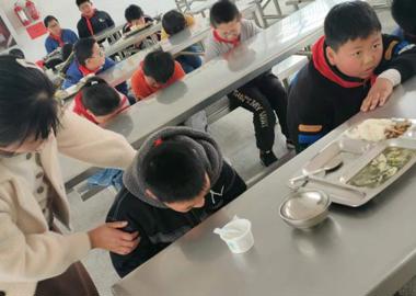 海安市南莫镇沙岗小学成功举行食品安全应急演练